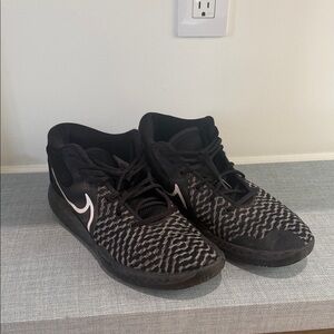 Nike Men's Black and White Patterned Athletic Shoes